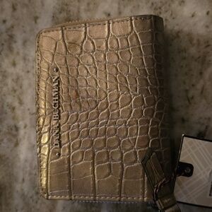DANA BUCHMAN BRAND WOMEN'S GOLD ZIPPERED WALLET